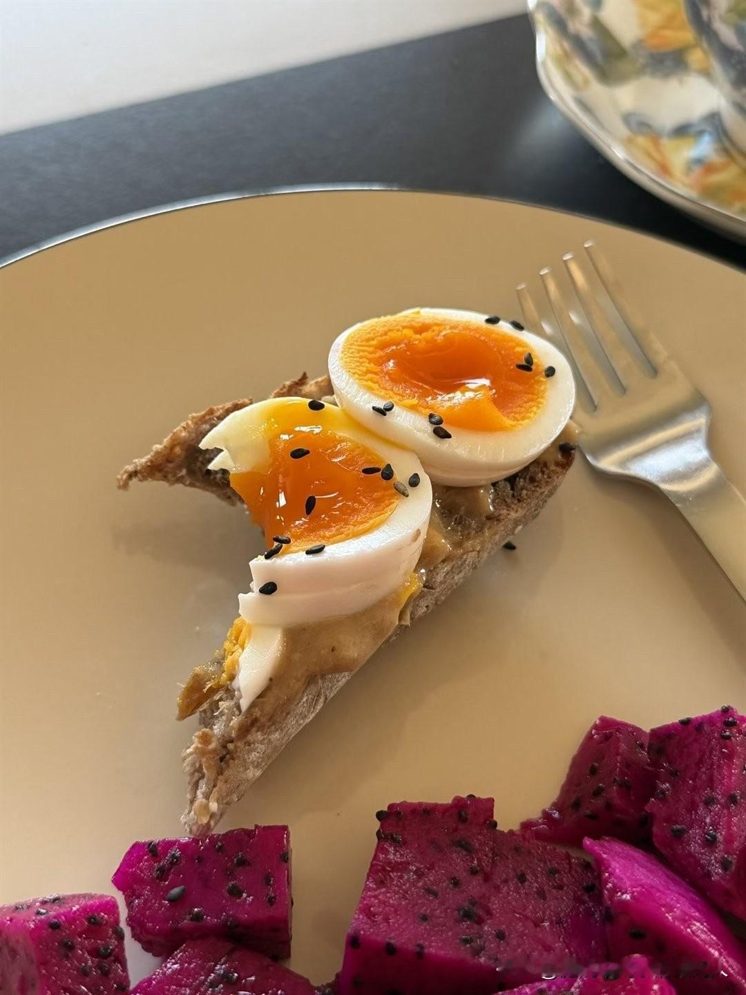 儿子开始工作后有了收入，给我开通了亲密付。说以后买菜买零食直接刷他的，让我别舍不