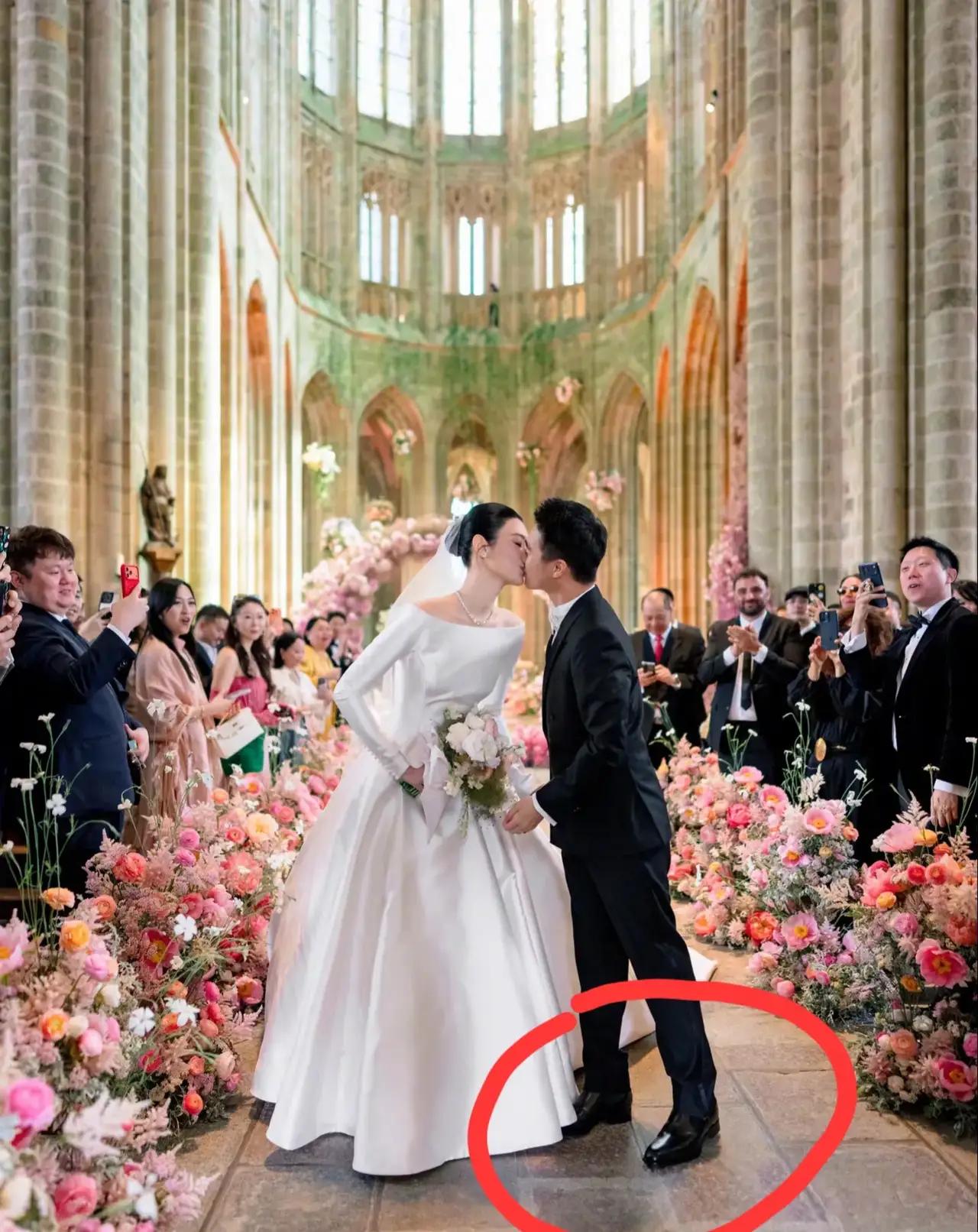 奚梦瑶婚礼，发现一个有意思的事：她们两口子都很在意自己的身高！奚梦瑶是怕自