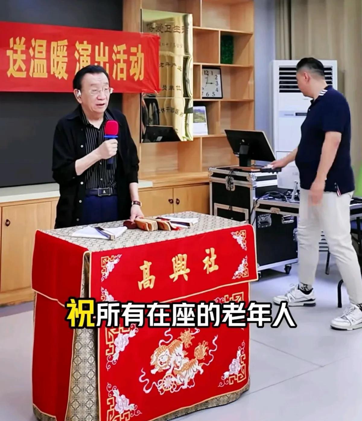 张伯鑫，于6月14日，带着他的高兴社演出团队，包括艺术总监侯耀华，一起抵达山东乐