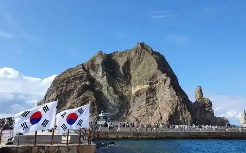 韩国在中日之间，一直走一条“谁都不好得罪”的窄路。韩国领导人去日本，媒体马