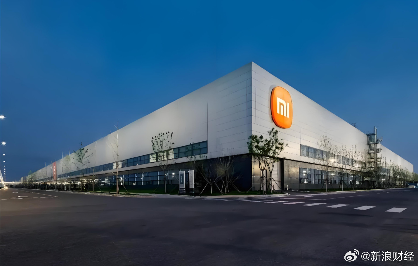 【小米汽车发布世界模型全新框架：重建+生成一体化，主流基准测试全面SOTA