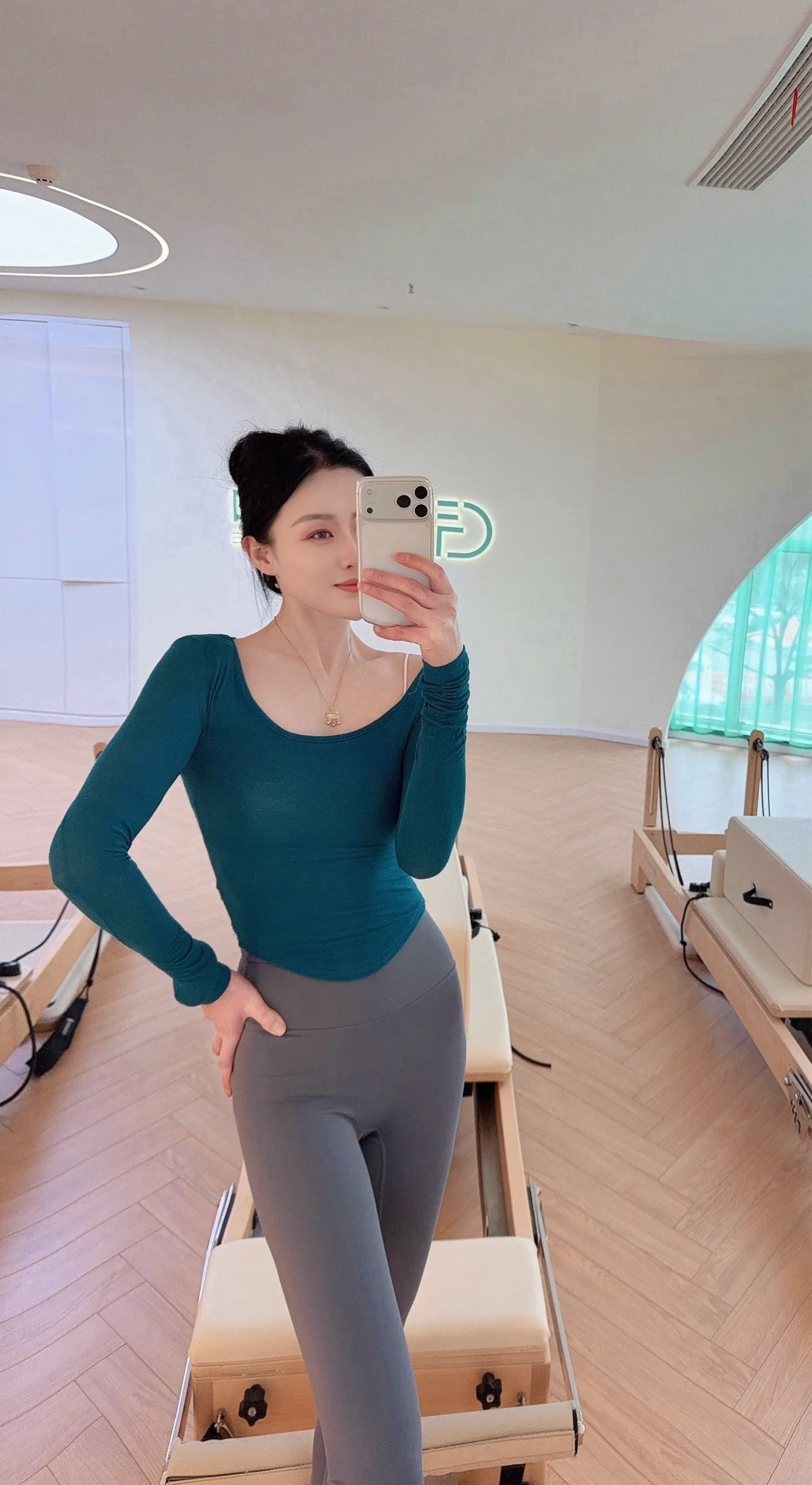 瑜伽，请享受练的过程，坚持，努力，自律，让自己变的更好.