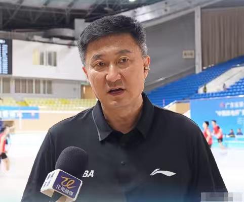 堵死回归路！据媒体人赵探长透露，新赛季不会有“球员兼教练”，包括“领队兼教练”