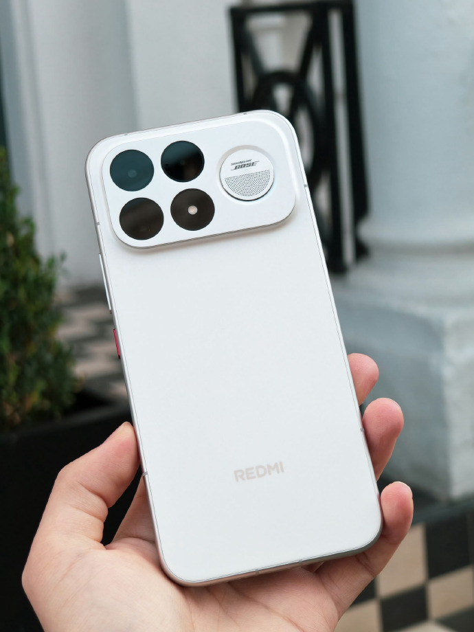 REDMI产品经理胡馨心在微博确认，K100ProMax将不会推出冠军版，结