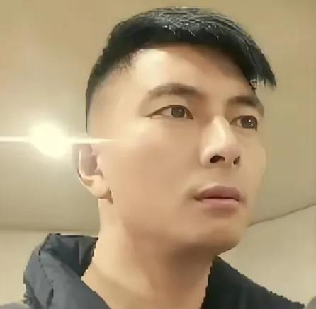 这哥们真是太惨了，给邻居帮个忙，结果把命丢了，这和谁说理去。一个邻居也心大，自