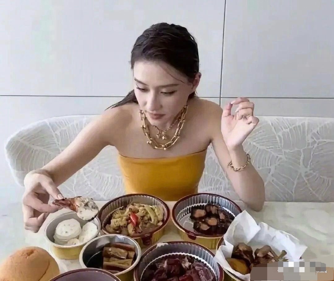 富二代何超莲的下午茶，贫穷真的限制了我们的想象