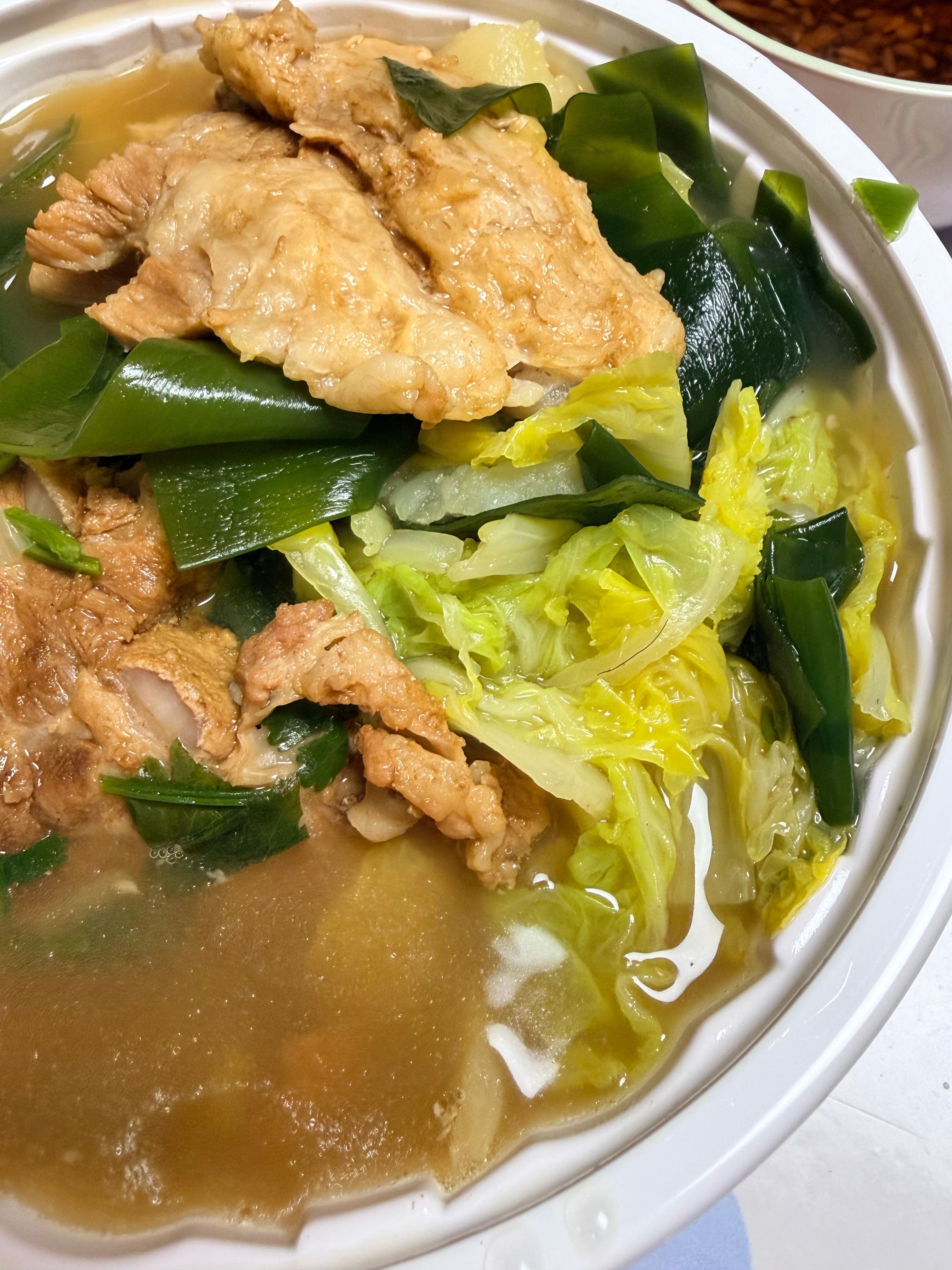 大盘鸡店侮辱性回复学生差评被摘牌今天看到这个内容的时候我很惊讶，怎么会有这样的