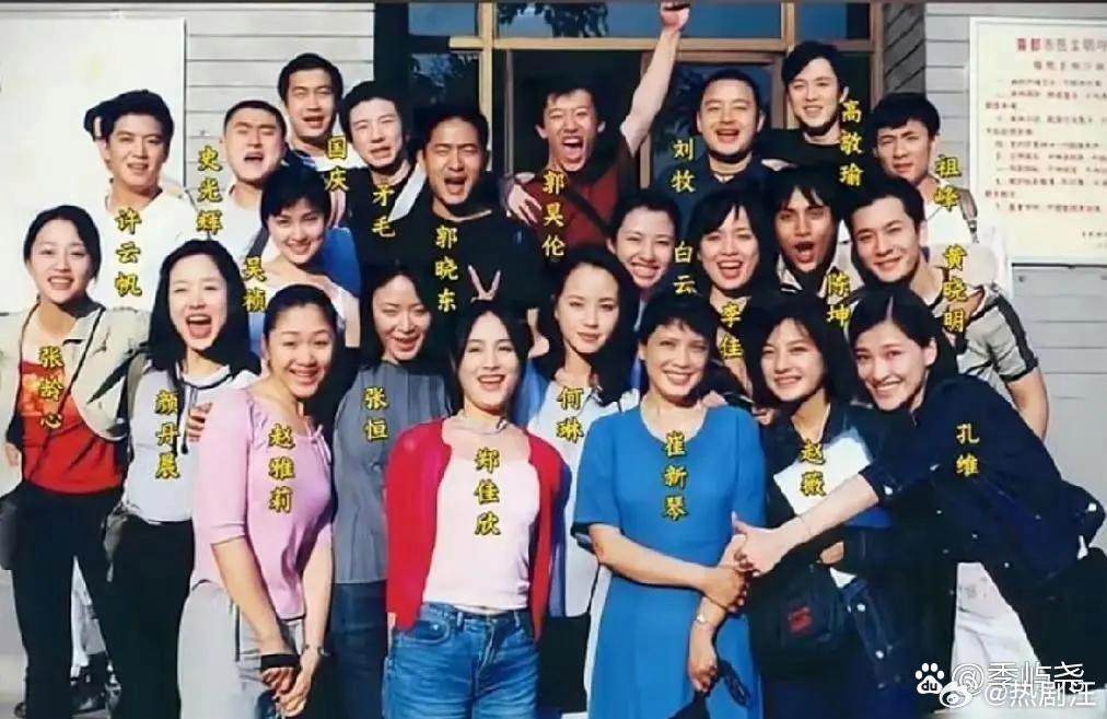 黄晓﻿‎‏明上⁠学那会儿，班里就属他长得最帅，妥妥‎‏‎的颜值⁠巅峰，没谁比﻿得