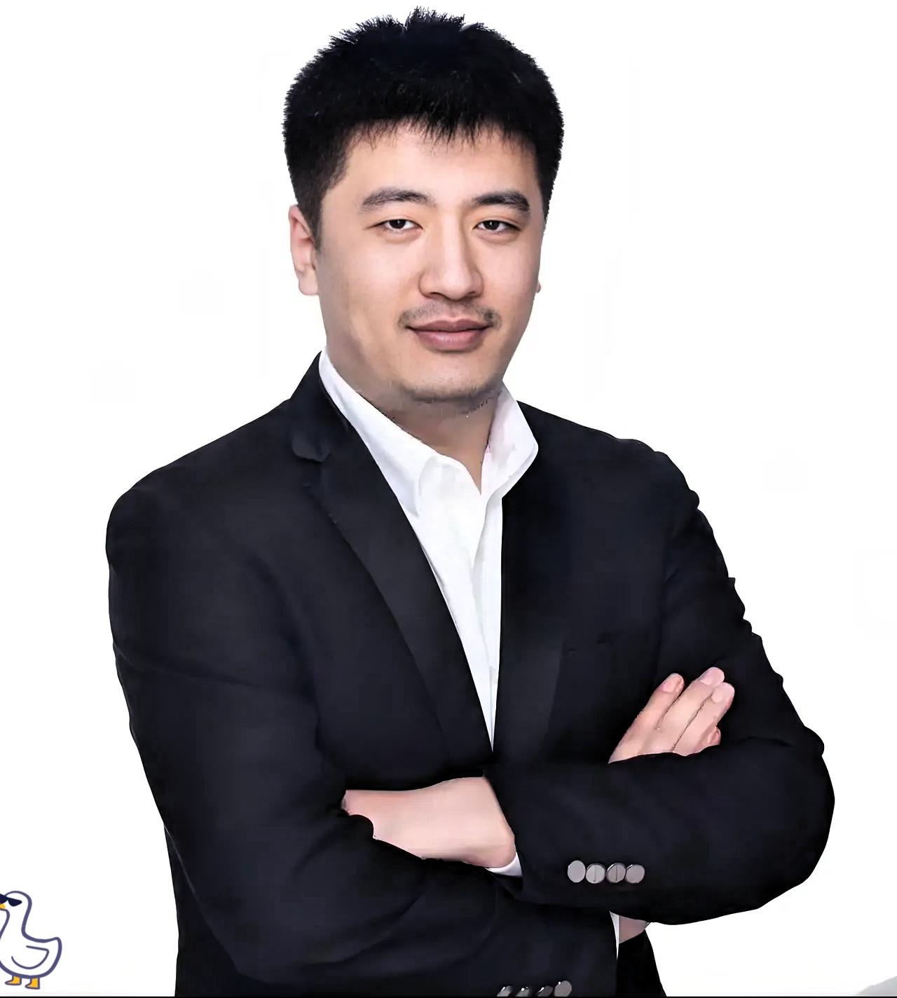 不能关注张雪峰？他早已撕开了现实的遮羞布！这十年，他直言银行招聘看资源、劝