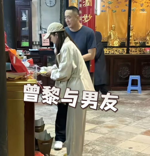 曾黎男友上热搜50岁的曾黎比任何人都要洒脱两人因戏结缘认识近20年，21年初恋