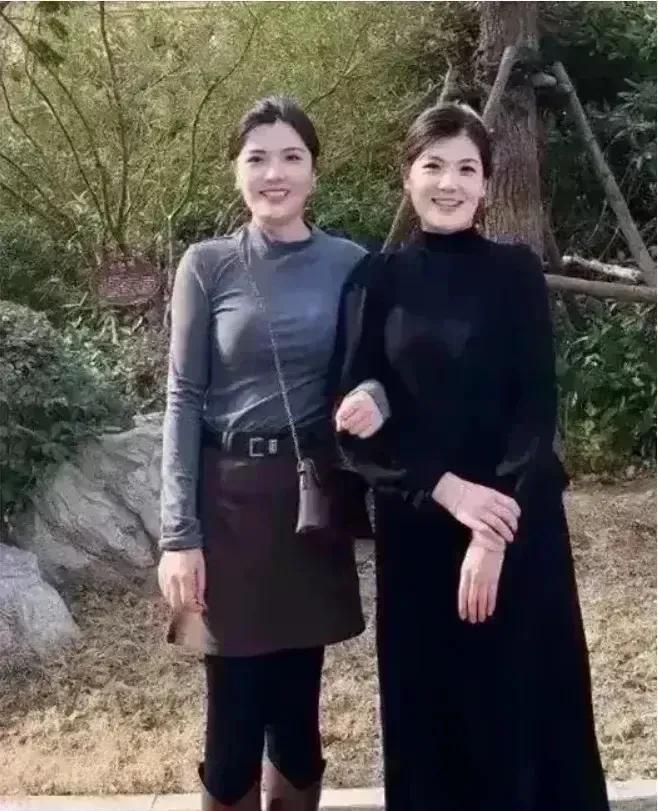 娶妻当娶左边的，成年人懂得都懂。不懂不解释！！左边旺夫！告诉你们一个选妻的