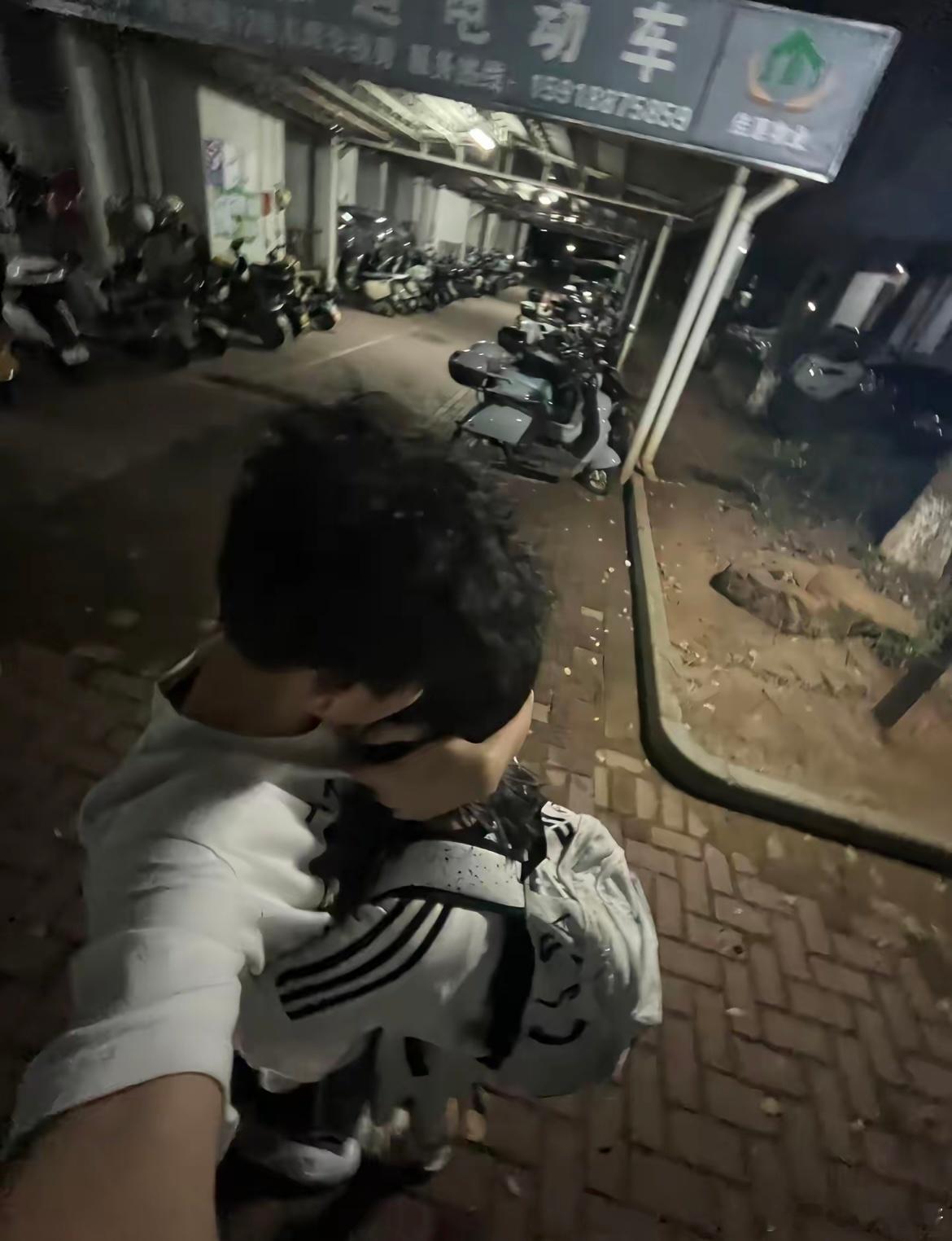 分别的拥抱总是抱的紧紧的​​​