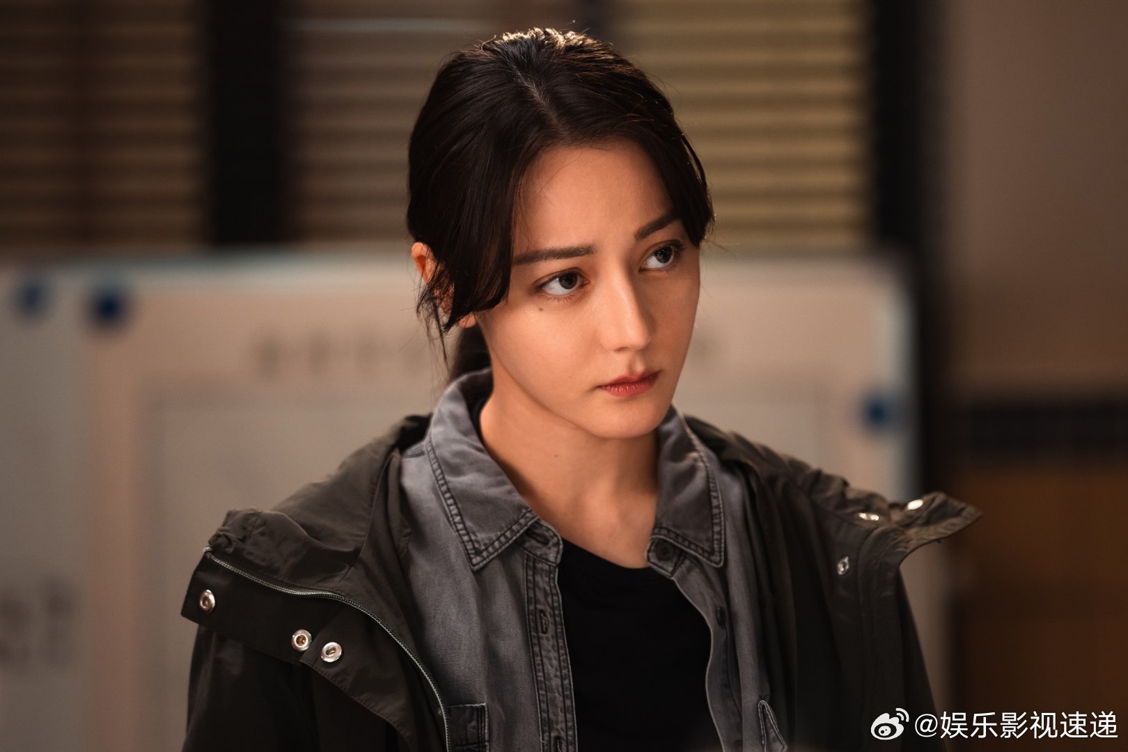 迪丽热巴不是救赎感是真救赎看《利剑玫瑰》里邓妍救人那段，真的被戳到了。两集救四