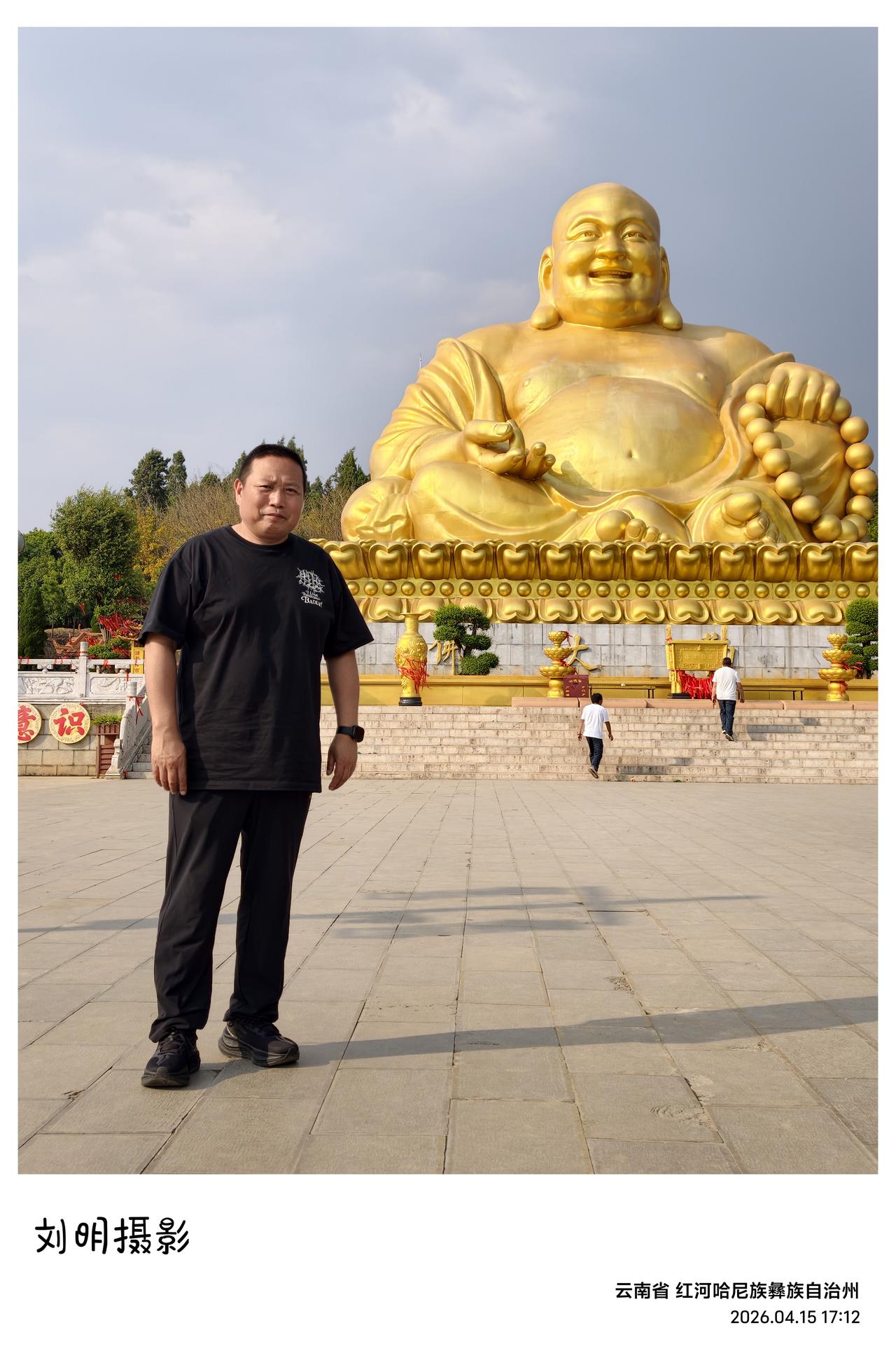 我是第二次到云南弥勒了。弥勒人称“滇中后花园”，山清水秀，温泉遍地，是个养人、养