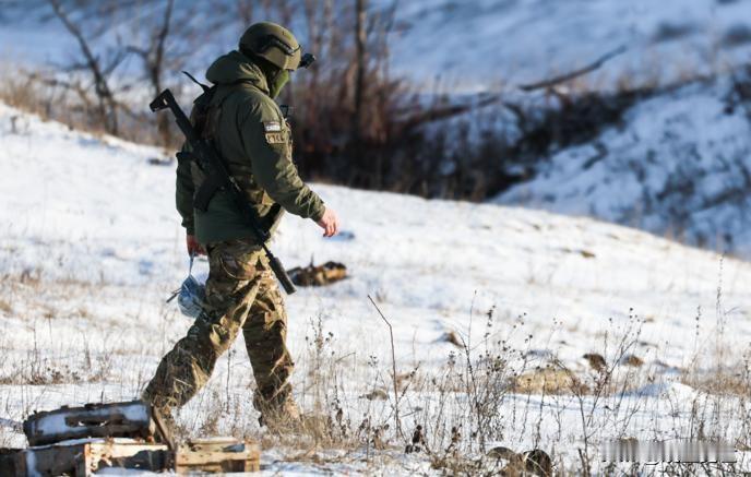 成功摧毀！俄罗斯最新战况！2月27日，俄罗斯媒体报道称，俄罗斯国防部报告称，