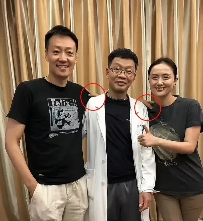 朱媛媛同学：21年我们同学聚会叫了她很多次，她都不来！还以为她不喜欢我们