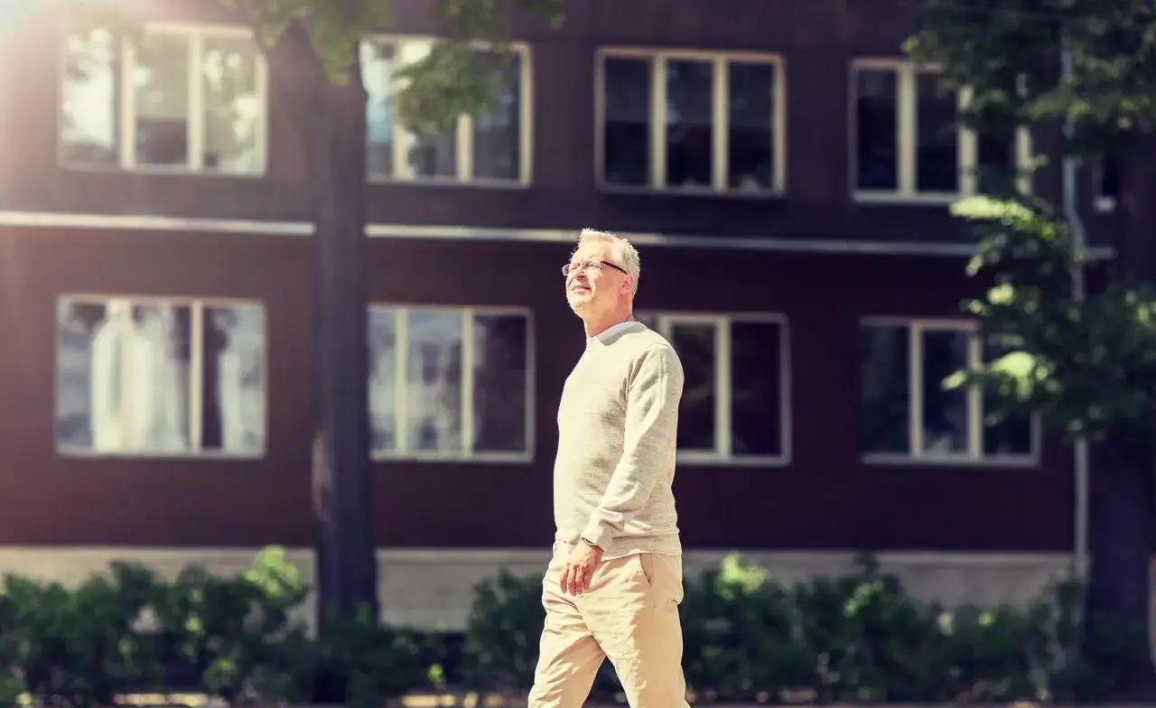 冬天窝在家不动，脑梗复发风险暴增，为什么4个月规律散步就能扭转局面？临床数据