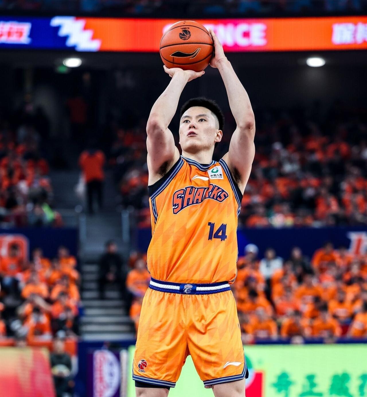 未来可期！李弘权已经成长为国内顶级3D球员！上海男篮球员李弘权在本赛季取得了巨