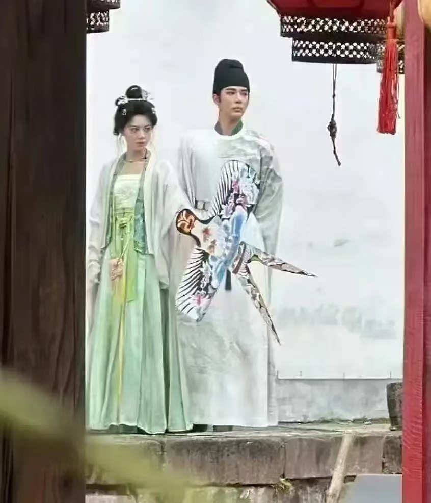 一念这身绿衣服是不是照着🐟的形象气质设计的？