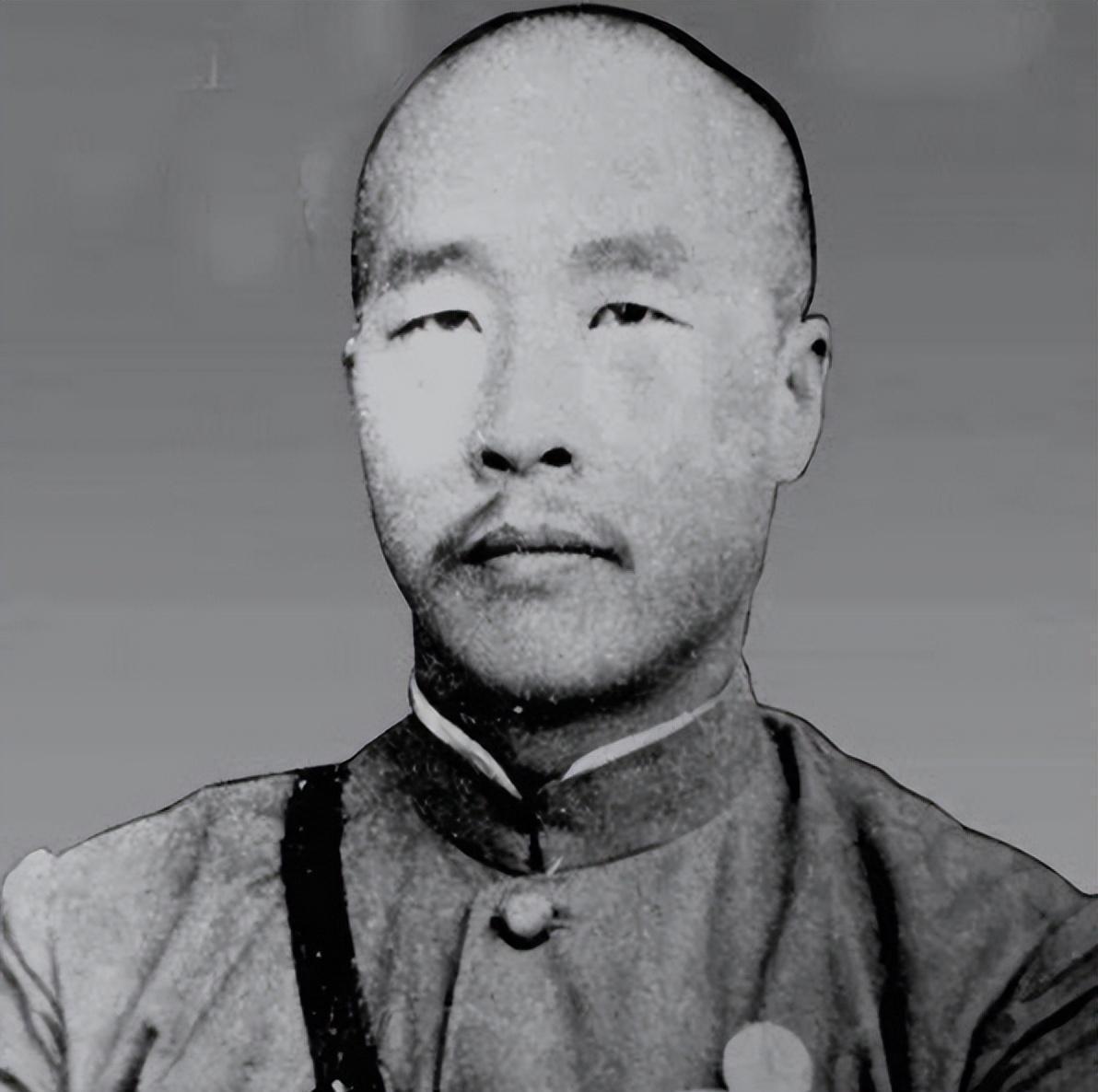 1938年1月24日，得知韩复榘被处决的细节后，蒋介石面色阴沉，对戴笠严厉斥责道