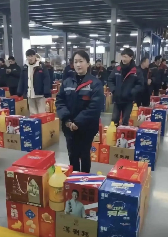 单位发的，她们怎么不笑？！！！！！