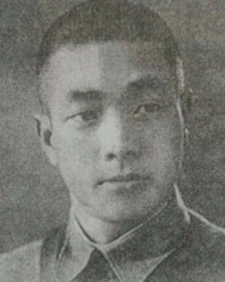 1947年，国军军长骤然听闻自己正在南京中央军校求学的儿子被当成共产党抓了起来，