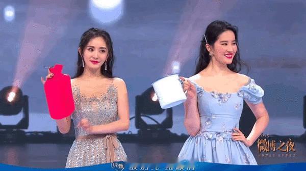 杨幂站在刘亦菲面前好娇小啊