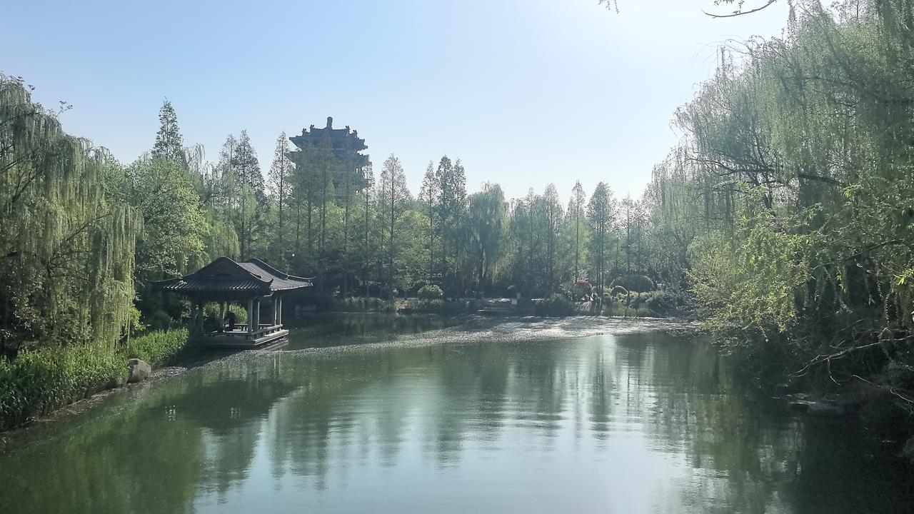 大明湖的春天清明的大明湖