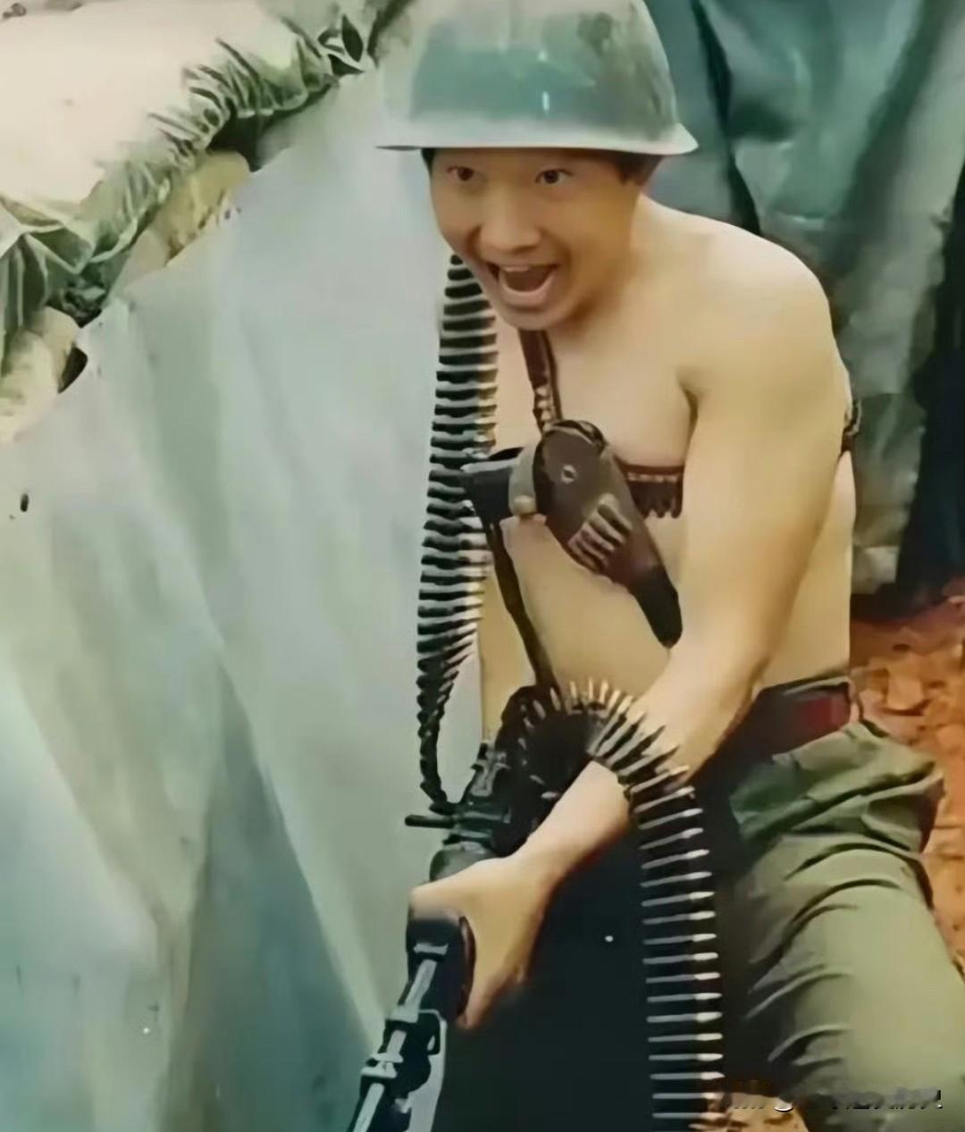 老山战役里，三连连长张文洪眼见战友相继倒下，怒火在胸膛熊熊燃烧。他猛地抄起机枪