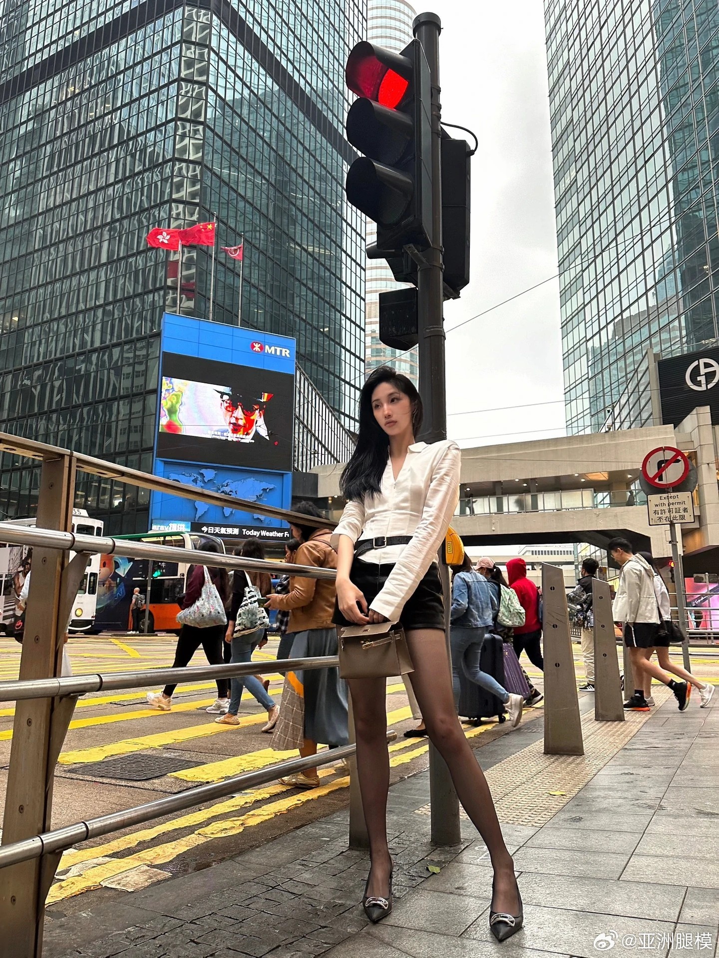 以前一个月去两次香港，现在两个月才去一次香港。