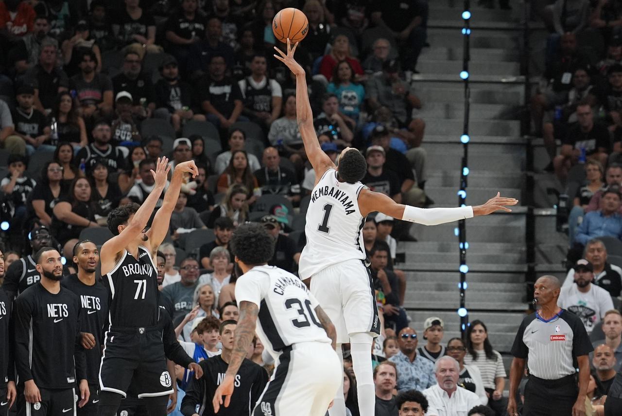 非人类外星怪物统治地球！联盟盖帽王举世无双。新赛季三场比赛文班亚马颠覆了全世界