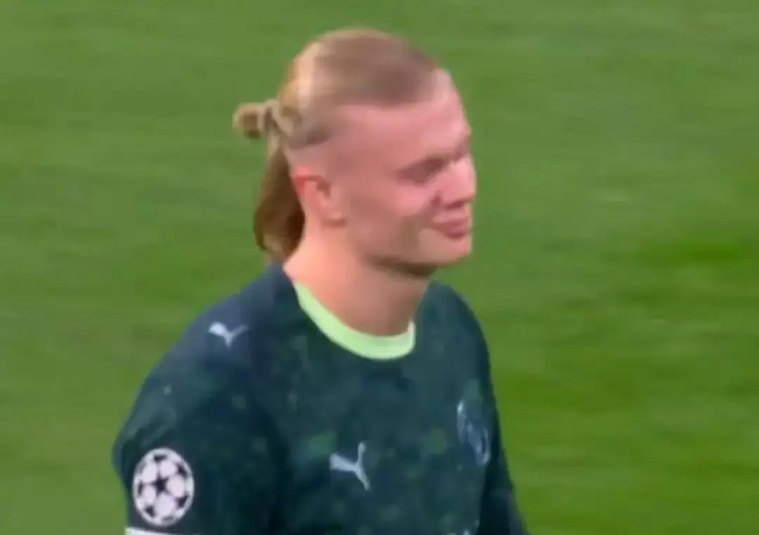 吕迪格这下该长记性了吧？以前防哈兰德靠死缠烂打，抱来抱去还能占便宜。现在哈