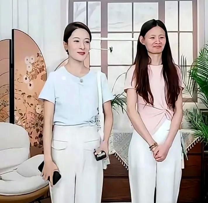 安安也是越来越调皮了，在直播间公开称呼董宇辉为“彪哥”。这看似普通的玩笑背后，