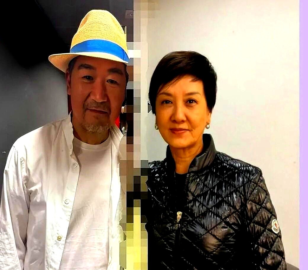 快70岁的张国立顶着白胡子，邓婕连颈纹都清晰可见，这两口子算是给娱乐圈上了一课。脸上没一点医美填充的