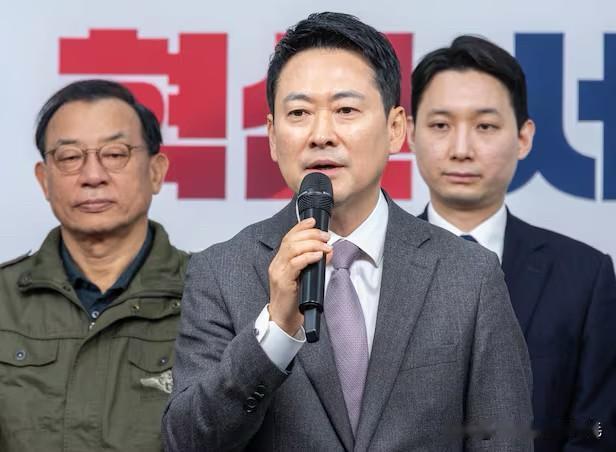 2月23日，韩国国民力量党党首张东赫在地方选举公荐革新誓约仪式上强调，对打着党代