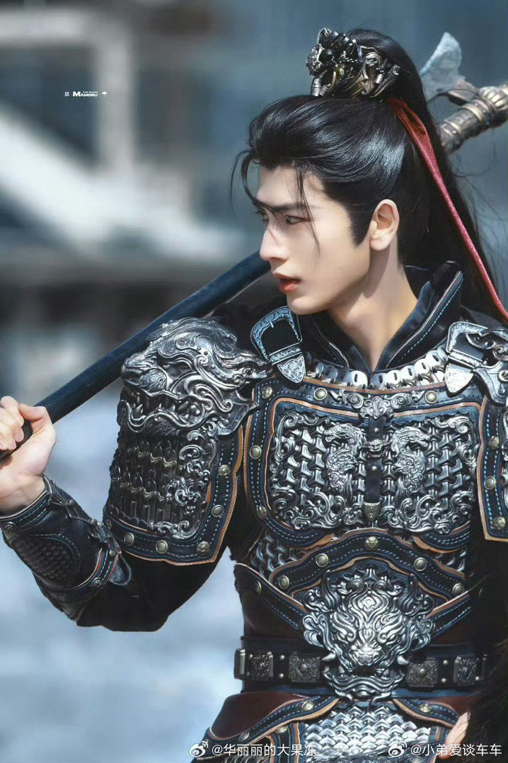 央视新闻夸了张凌赫雉鸡领造型真的太给国产剧争光了，央视夸《逐玉》的传统文化细节