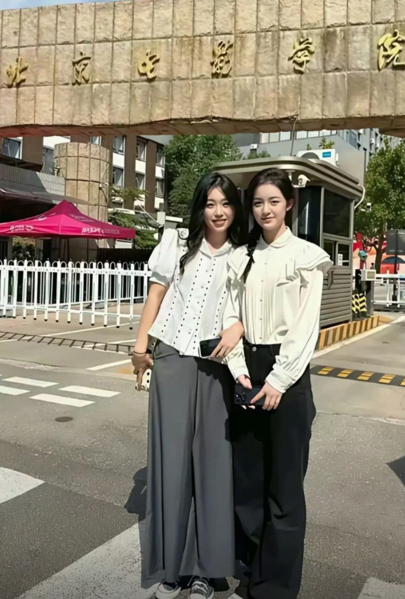 如果两位学姐同时喜欢你，你会选择谁？