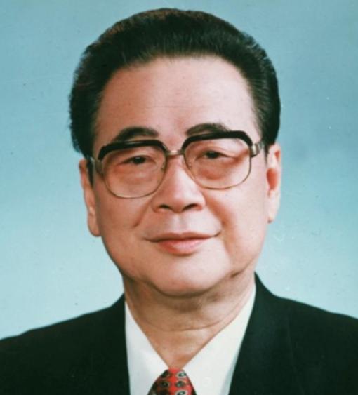 1992年7月，邓颖超因病离世，谁知，邓颖超去世前一日说出的是“李鹏”二字，这背