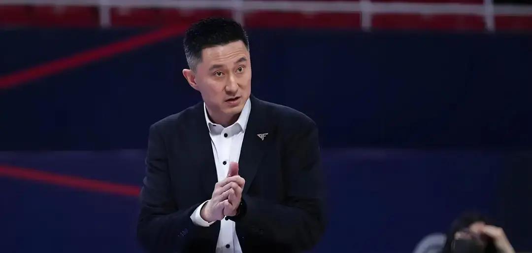 广东男篮留一手！昨天晚上，广东男篮公布杯赛16人大名单！虽然球队已签下三位外援，