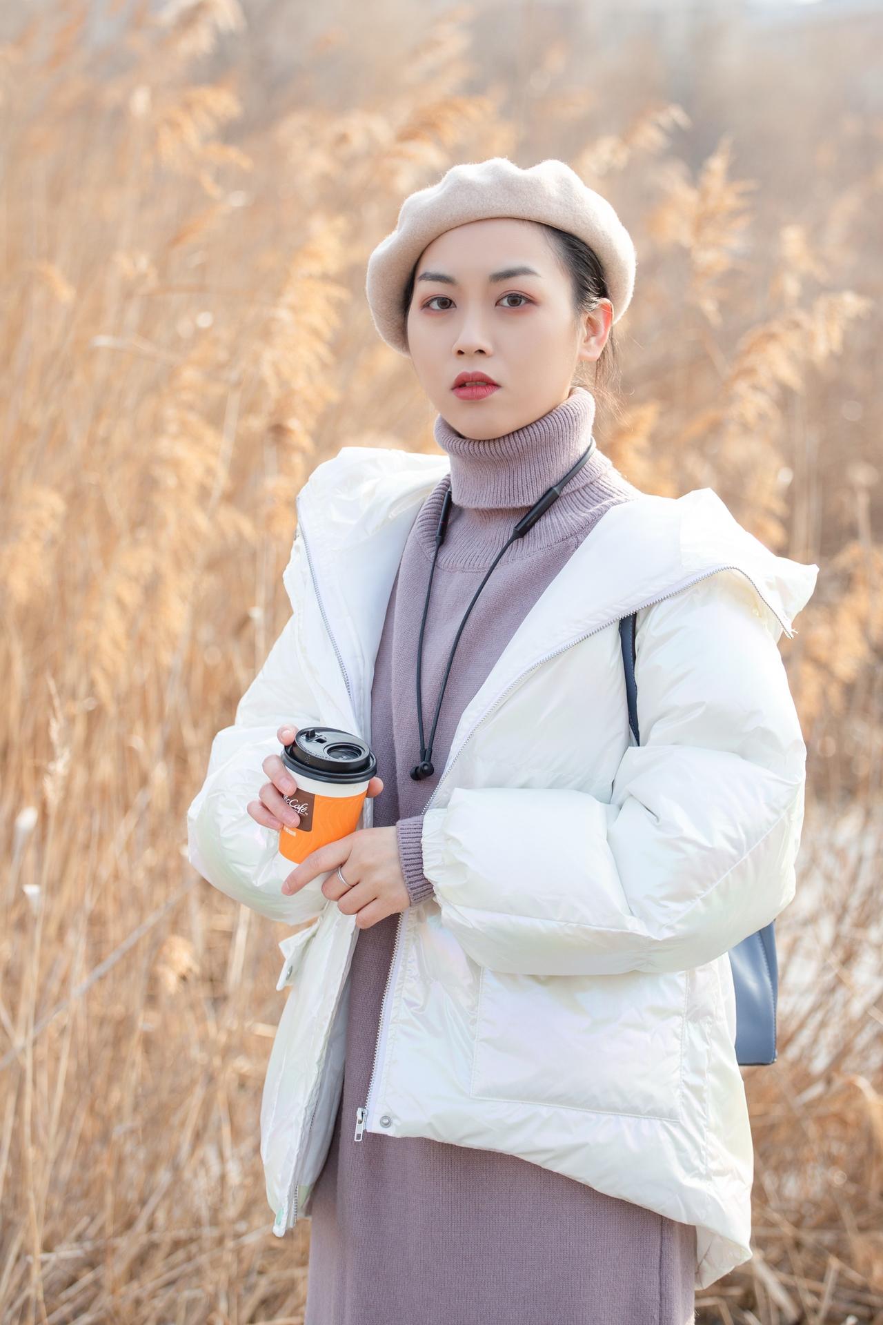 冬日芦苇荡人像人像人像摄影冬日限定芦苇拍照