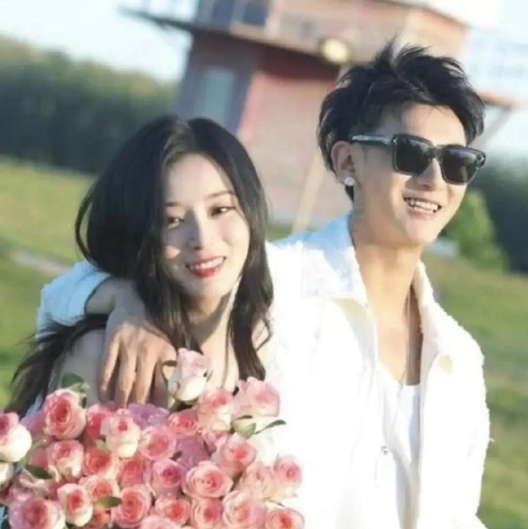 黄子韬其实根本舍不得给老婆花钱，这一次办婚礼，要是找不到赞助商，他就打算往极简了