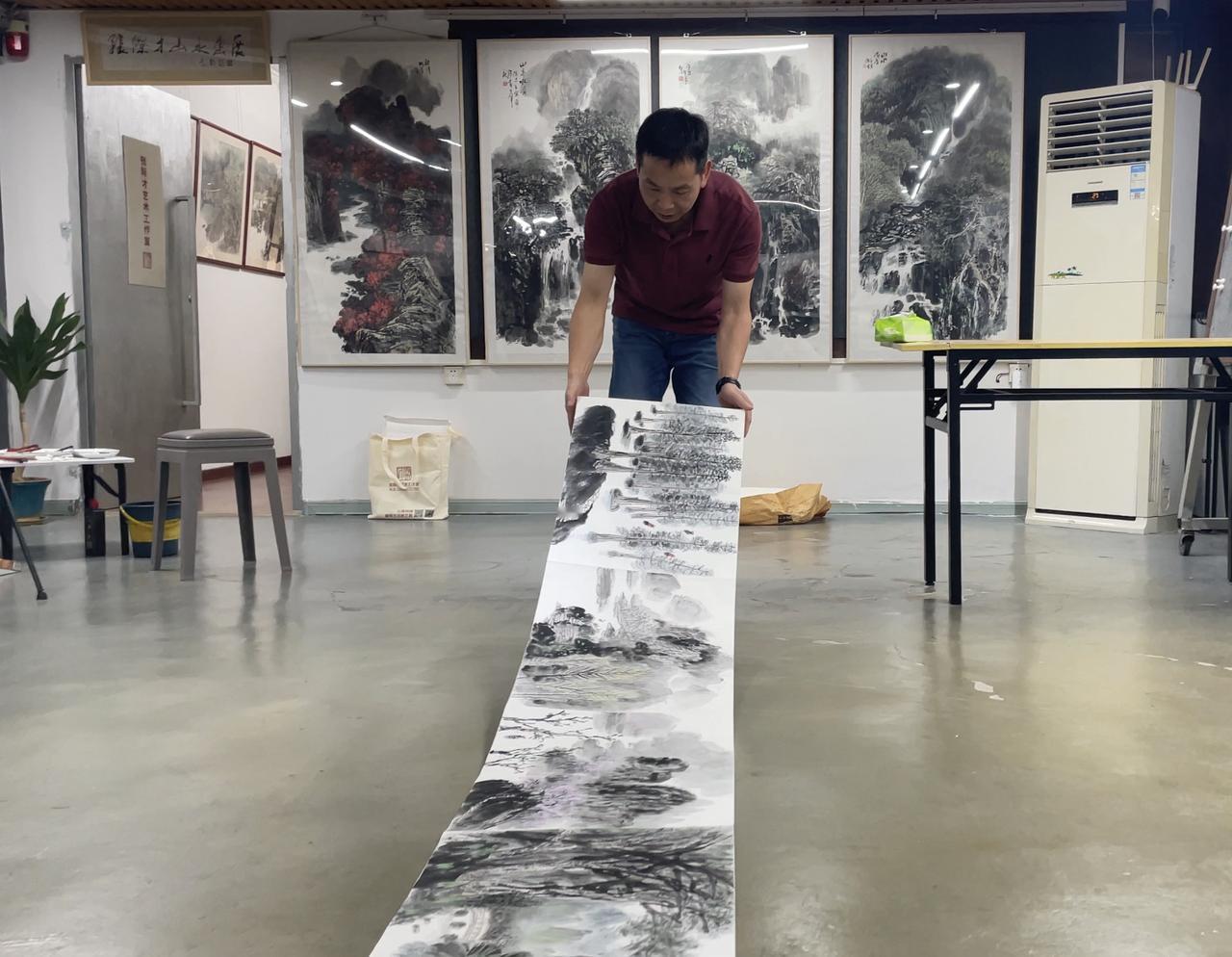 永不褪色的春韵：我读册页《星湖春色》。闲暇之余品读《张际才写意山水册页精品集