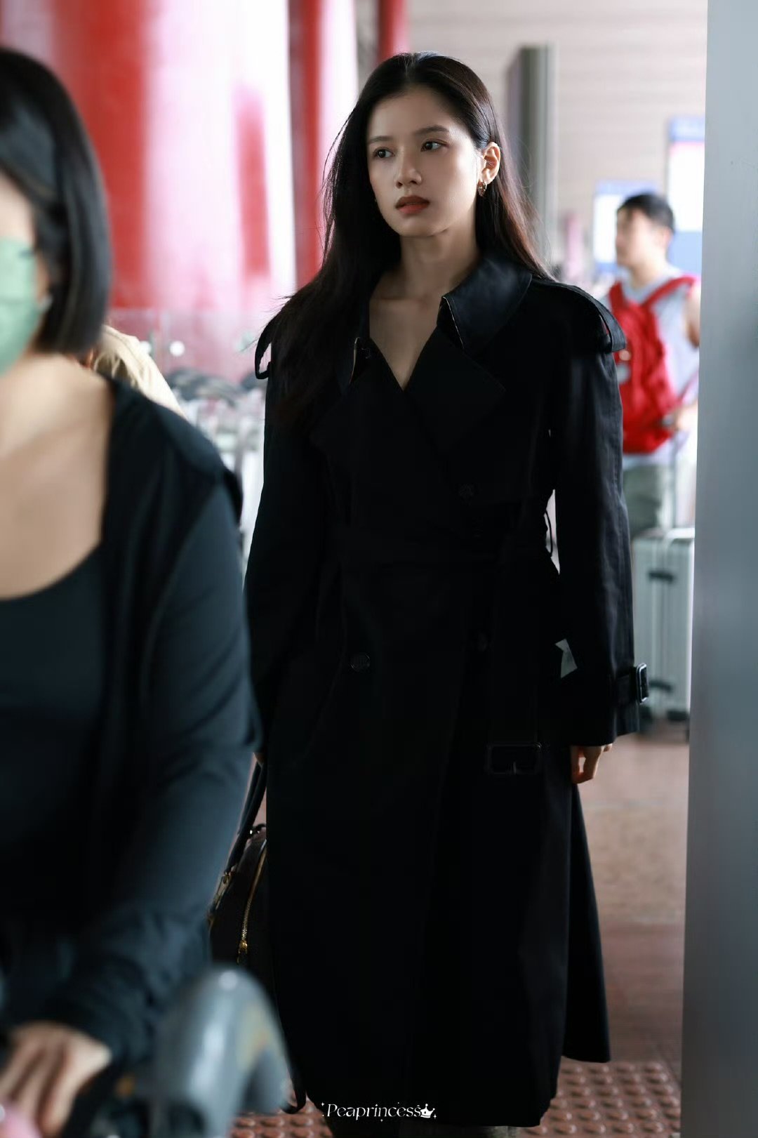张婧仪出发伦敦时装周造型张婧仪伦敦时装周出发造型张婧仪伦敦时装周出发造型，又轻轻