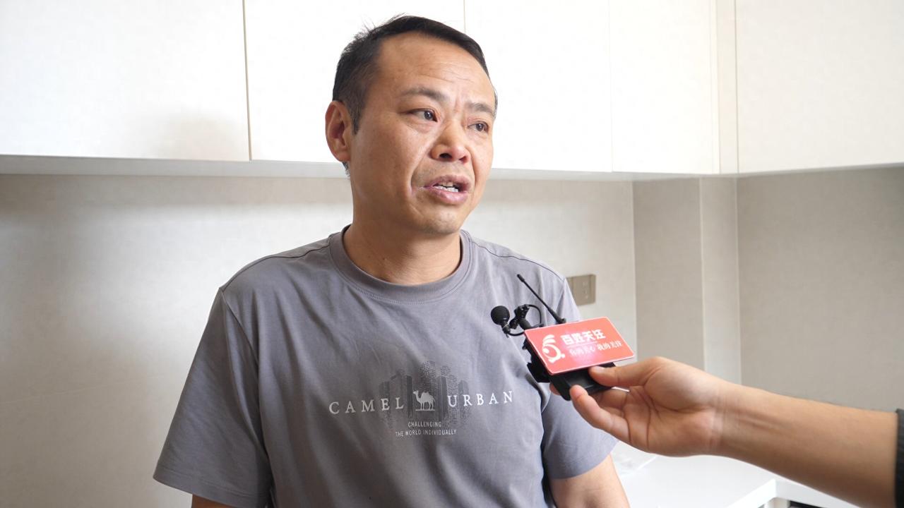 太欺负人了！贵州贵阳，大叔花24万找做全屋装修，但门店送来的冰箱有十几厘米误差，