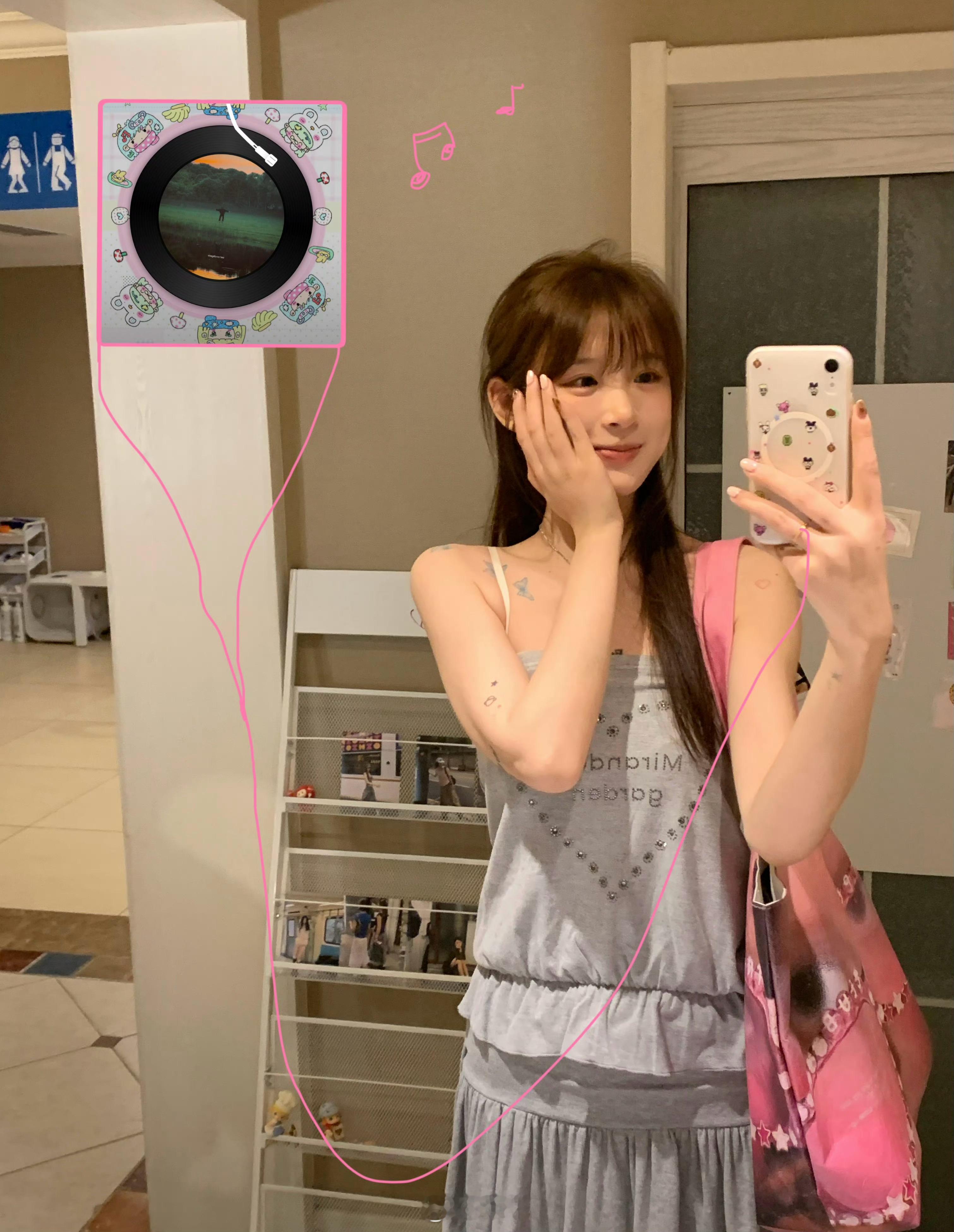 刷到一个好看的小姐姐还在用iPhoneXR。