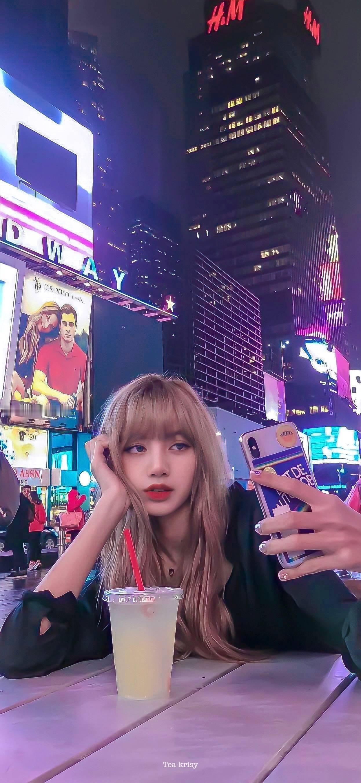 Lisa确认分手，看小图以为是美女，结果点开大图原来是惊天大美女｜壁纸