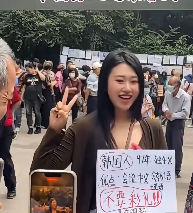 女人七十以后还能性生活吗？女性在七十岁后仍有可能进行性生活，但具体是否适合以及
