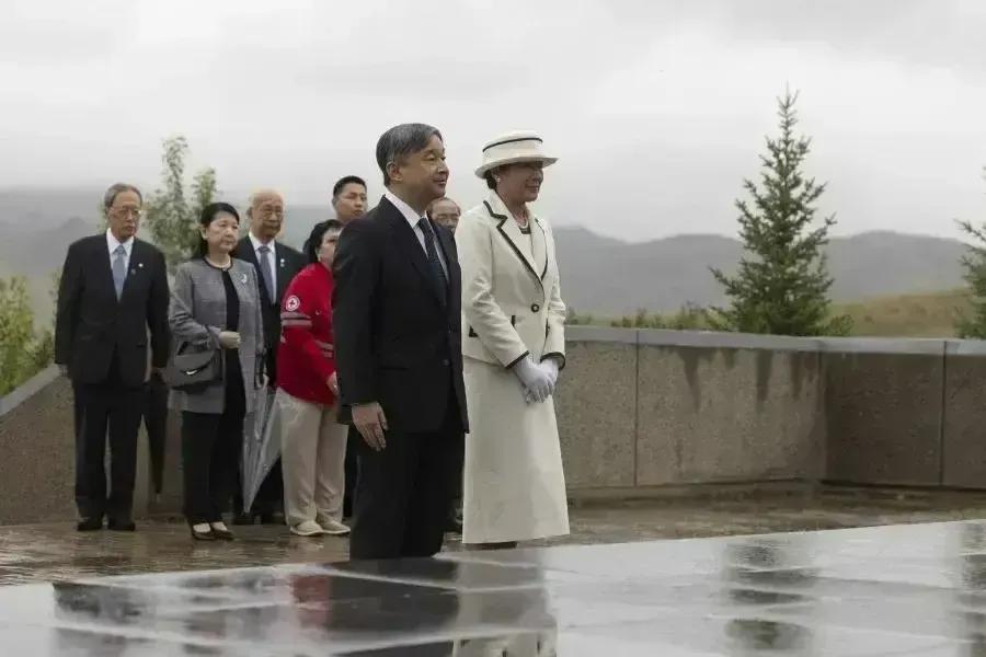 蒙古国总统呼日勒苏赫冒天下之大不韪，邀请日本天皇祭拜死在蒙古国的关东军亡灵，基本