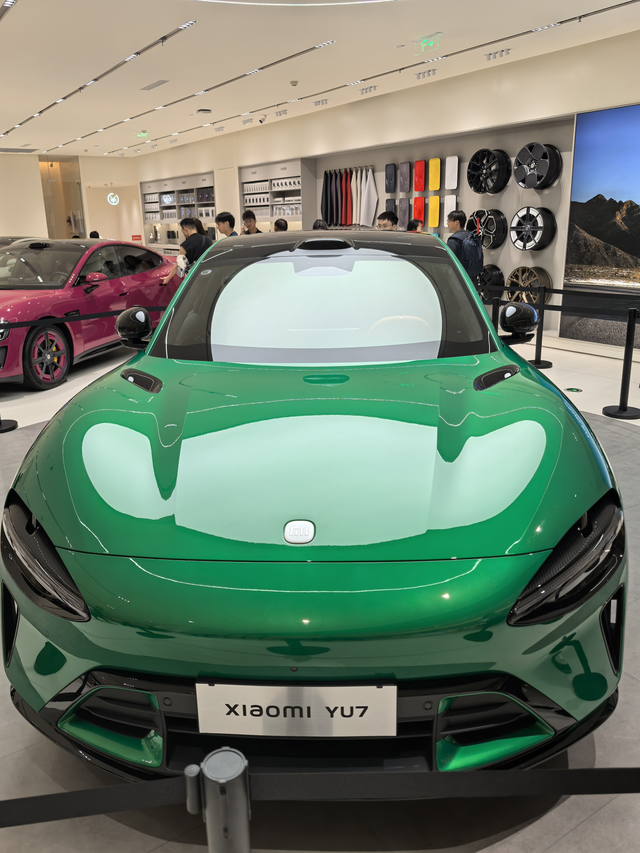 小米YU7真的会不愁卖么这颜值多少钱合适呢？劝雷总给年青人多一些机会，不指望