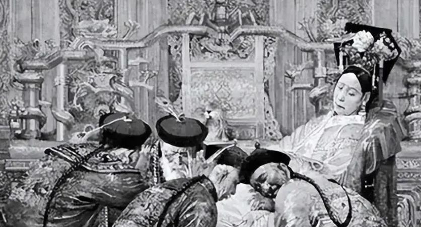 1908年，慈禧临死前一刻，太监看她马上不行了，赶紧给她喝了一碗海龟汤，吊着最后